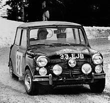 Paddy Hopkirk/Henry Liddon im Mini Cooper bei der Rallye Monte Carlo 1964 